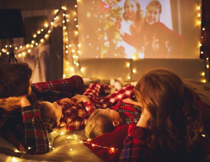 Najlepsze świąteczne filmy i seriale na Netflix dla rodziców