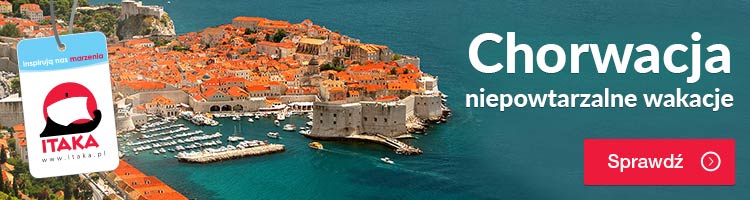 Miasto z ceglanymi domami otoczone po prawej morzem i napis Chorwacja niepowtarzalne wakacje Sprawdź